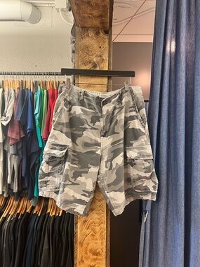 Vintage Faded Glory Men’s Camouflage Grey Cargo Shorts